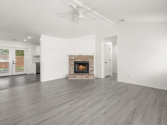4th image of 806 Michael St