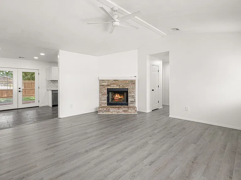 806 Michael St — Photo 4