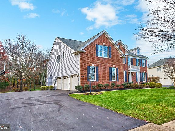 3rd image of 5433 Fishers Hill Way
