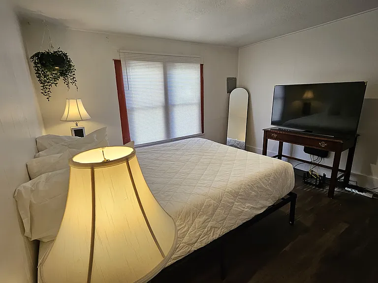 719 SW 4th St #200 — Photo 8