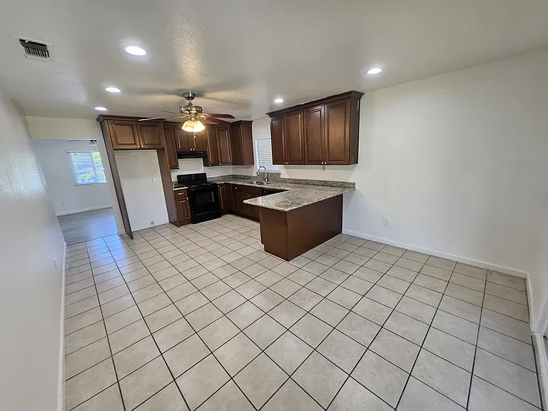 924 San Miguel Pl — Photo 10