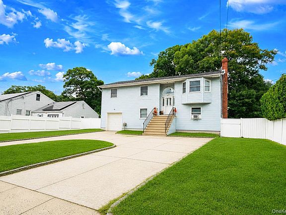 2nd image of 107 Cedar Oaks Avenue