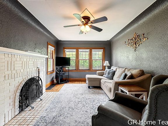 4th image of 3991 Costa Ave NE