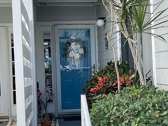 4th image of 813 Waterside Ln