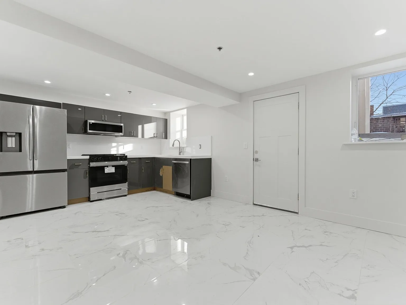 2 bed, 1000 sqft, $2,800 — Photo 2