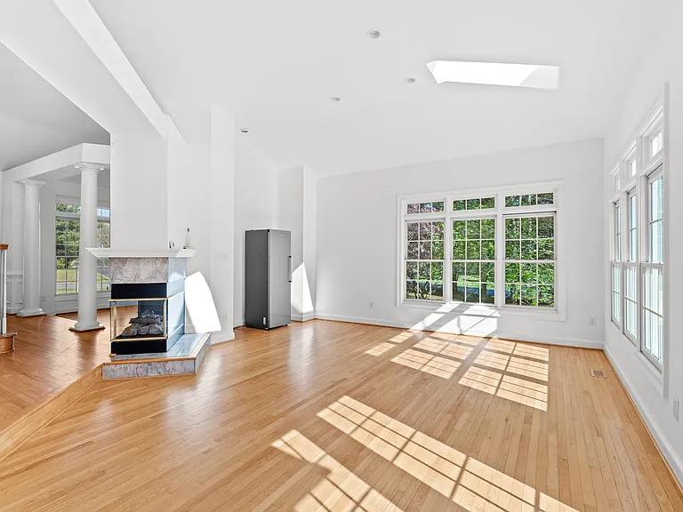 14216 Cervantes Ave — Photo 28
