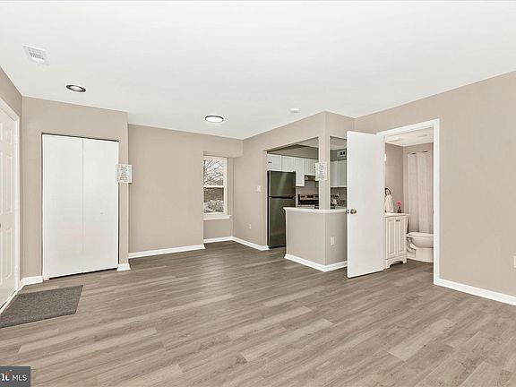 5th image of 2861 Shepperton Ter