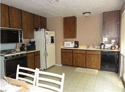 3rd image of 3820 Pancake Hill Dr