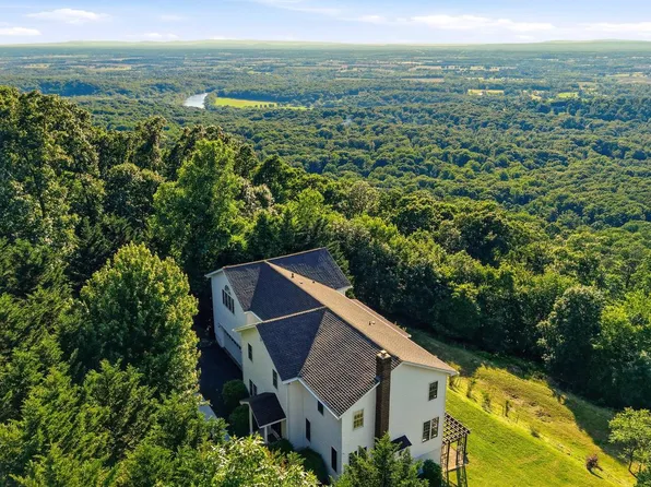 631 Wren Ln, Harpers Ferry, WV 25425