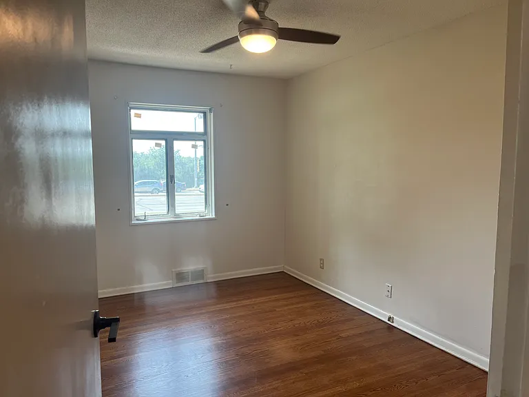 7146 Parallel Pkwy — Photo 7