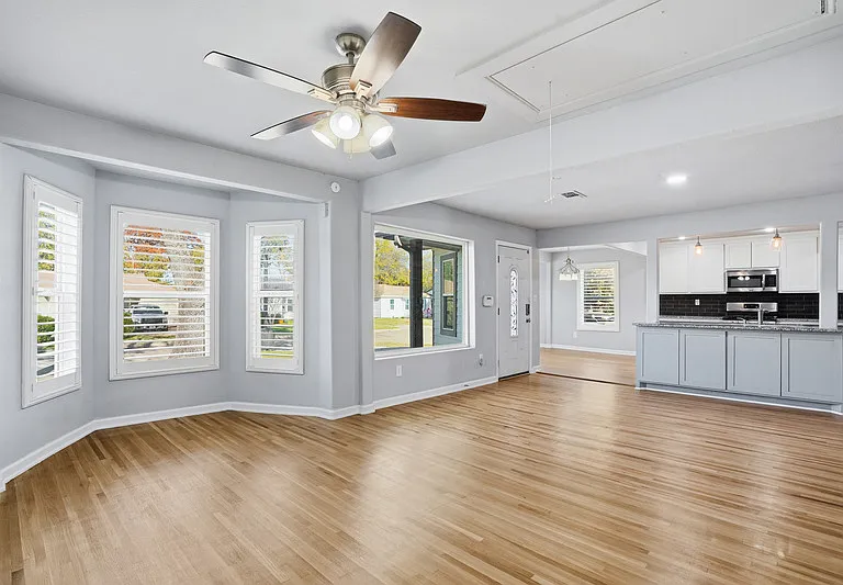 2933 S Hills Ave — Photo 15