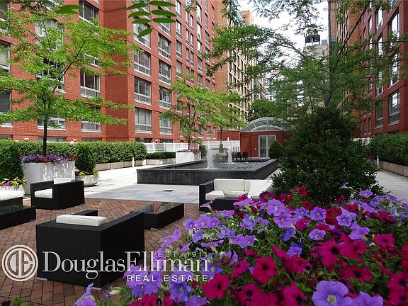 4th image of 555 W 23rd St APT S7q