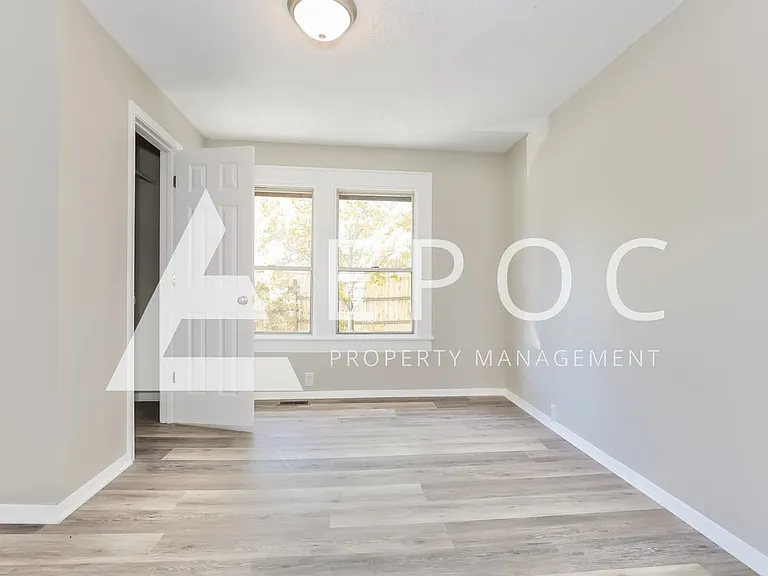 3225 Summit Ave — Photo 10