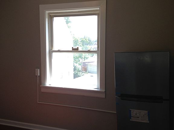 5th image of 3120 N Washtenaw Ave #2