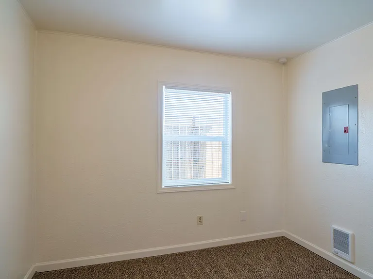 1025 W Columbia Ave — Photo 9