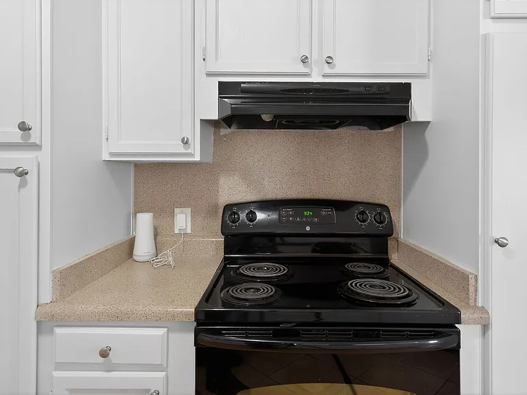 2272 E. Blacklidge Dr. — Photo 17