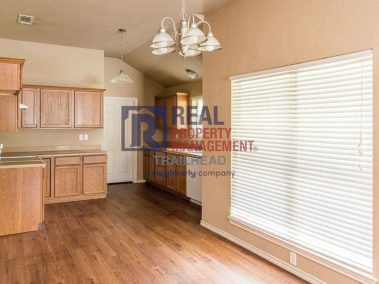 703 Bryan St — Photo 8