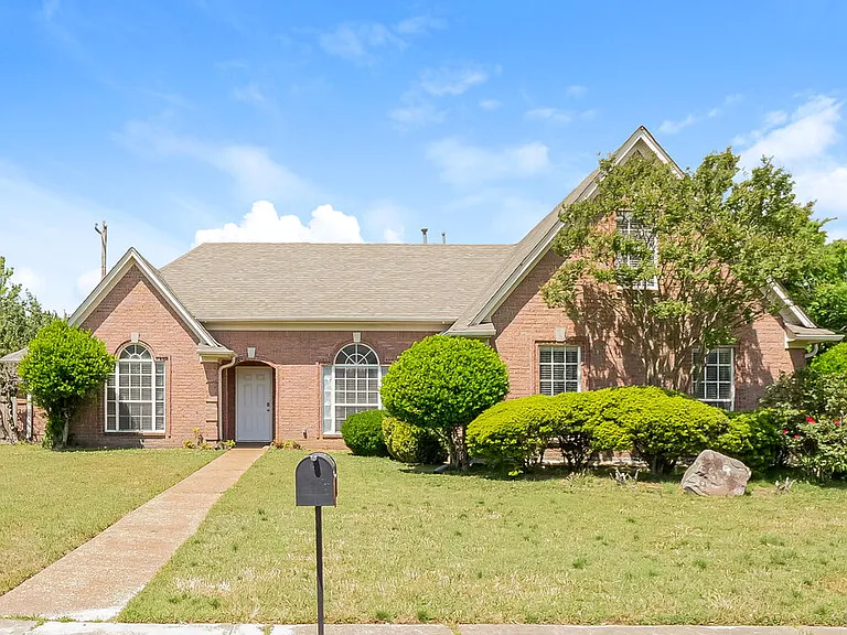661 Shelley Renee Ln — Photo 1