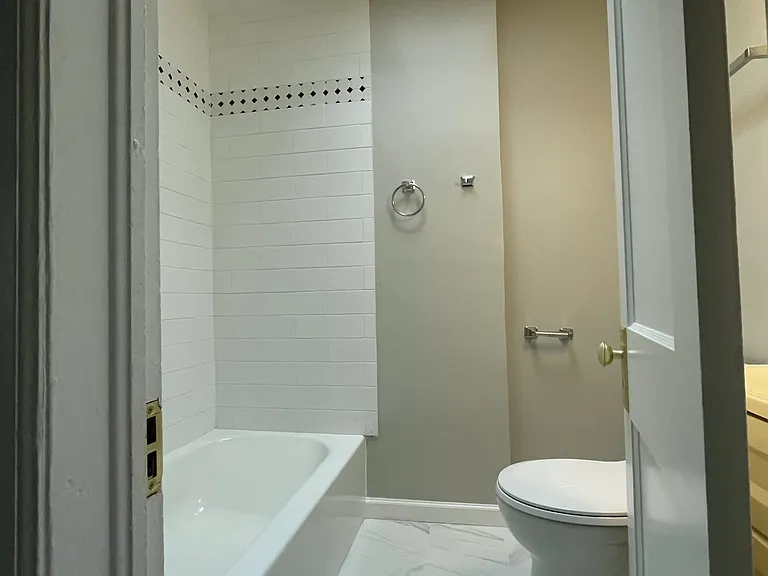 2644 W Lafayette Ave — Photo 2
