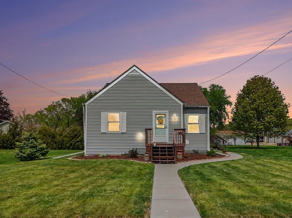 305 Oak Ave SE, Montgomery, MN 56069