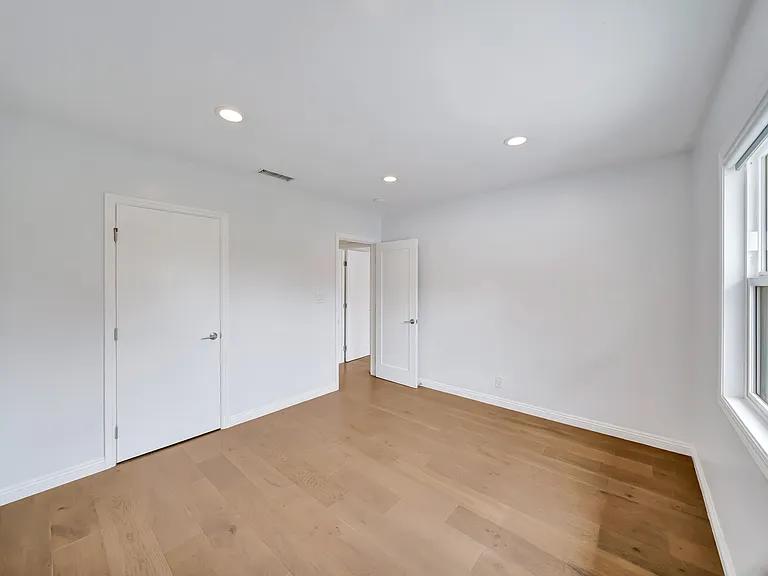 4833 Longridge Ave #1 — Photo 23