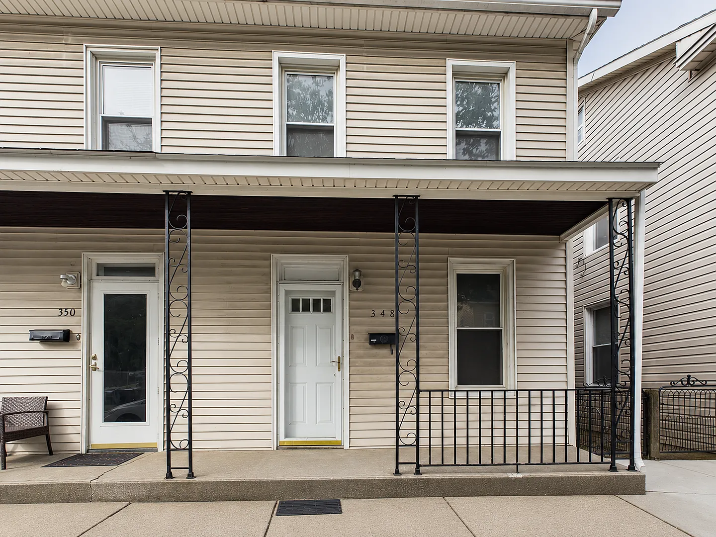 Bright Spacious Townhouse in Steelton — Photo 1