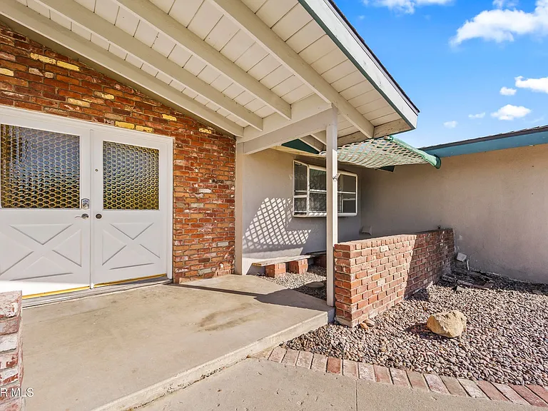 1217 Coventry Dr — Photo 35