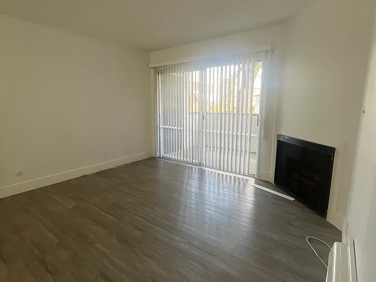 Park West Apartments — Photo 19