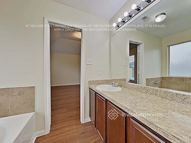 4026 Hawthorne Glen Ct — Photo 11