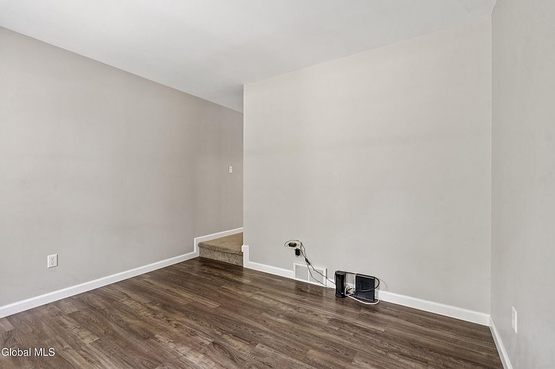 5th image of 6 Nottingham Drive