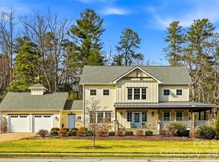 74 Shipman Pkwy, Flat Rock, NC 28731