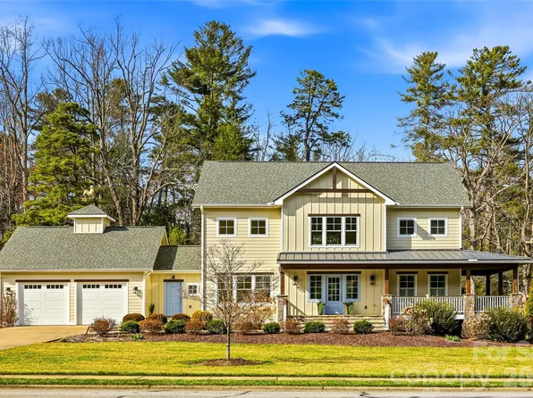 74 Shipman Pkwy, Flat Rock, NC 28731