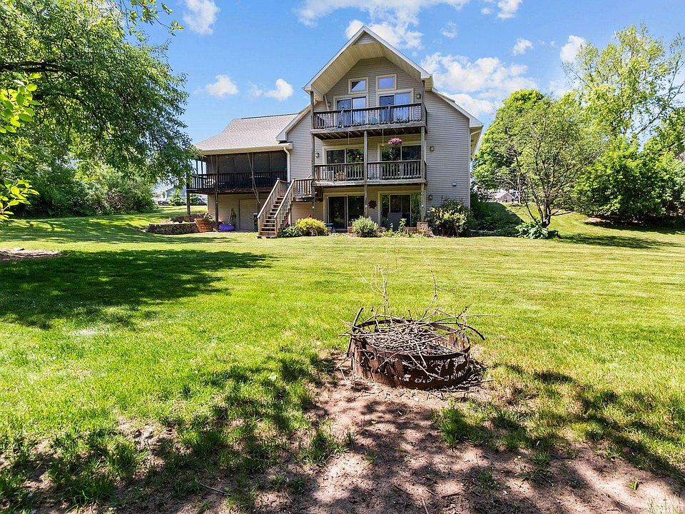 1st image of 218 Emily Way