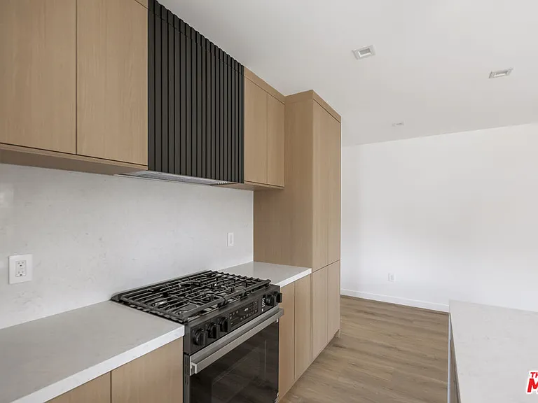 1265 Keniston Ave — Photo 12