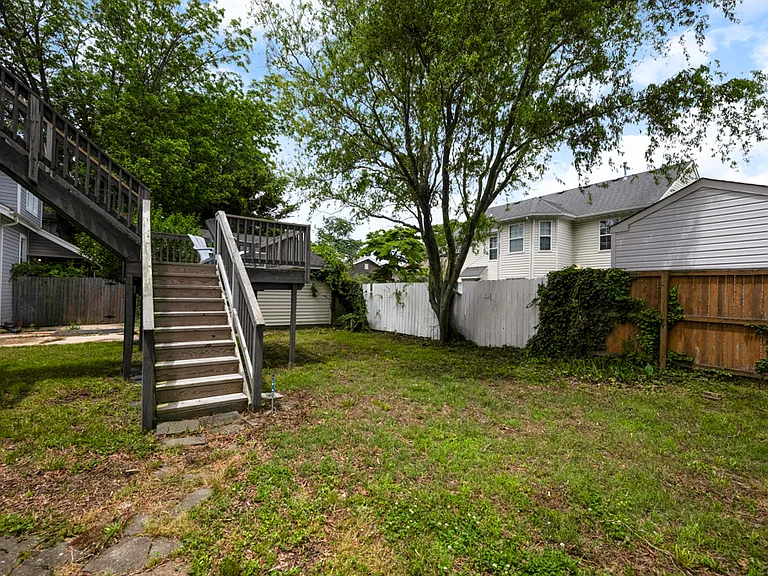 220 E Randall Ave — Photo 7