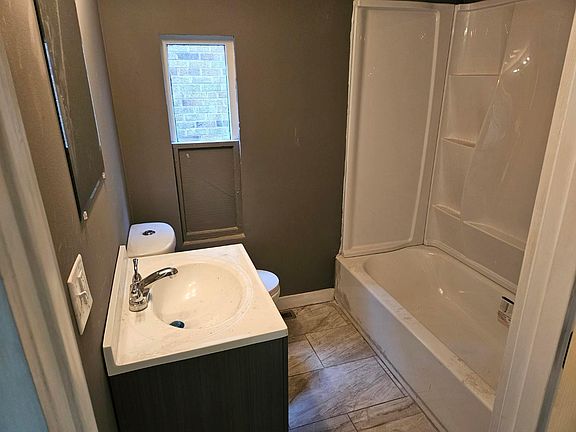 3rd image of 1447 John St #1A