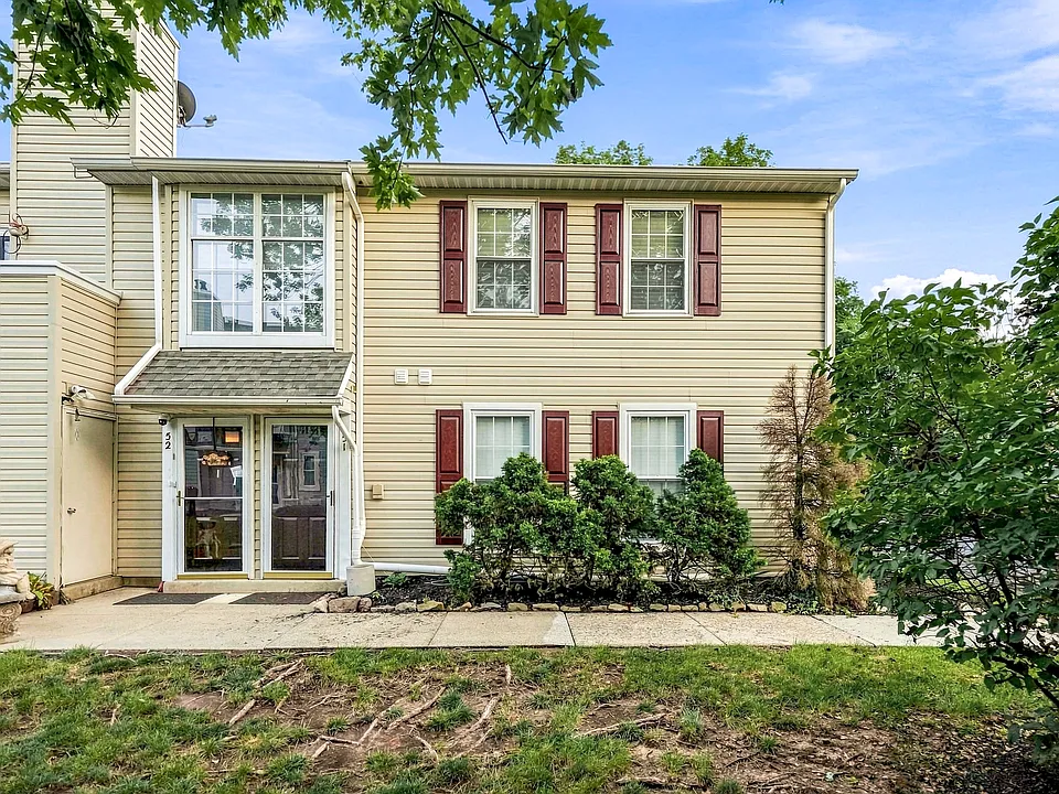 51 Meadow Ln