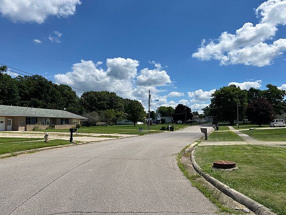 4th image of 969 Neil Cir N