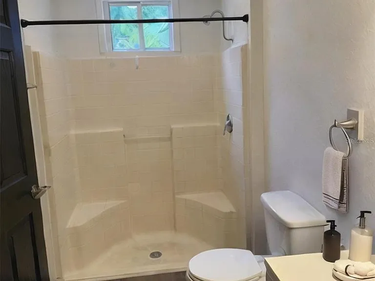 308 E Adalee St #B — Photo 9