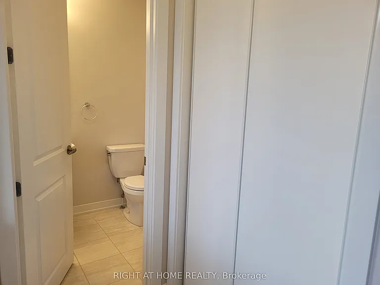 12 Focality Cres — Photo 3