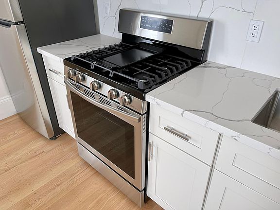 4th image of 2572 California St APT 4