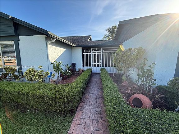 3rd image of 15622 SW 142nd Ct