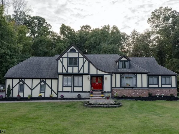 40 Woodland Rd, Franklin Boro, NJ 07416