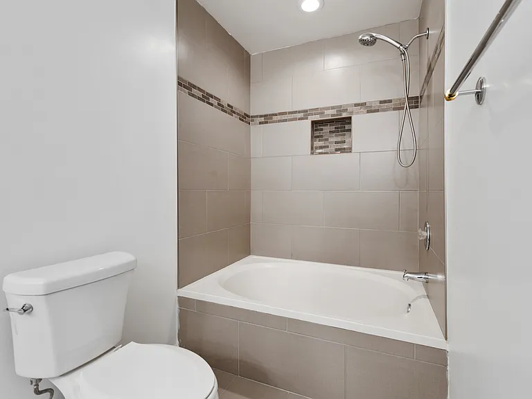 187 Half Moon Cir — Photo 19