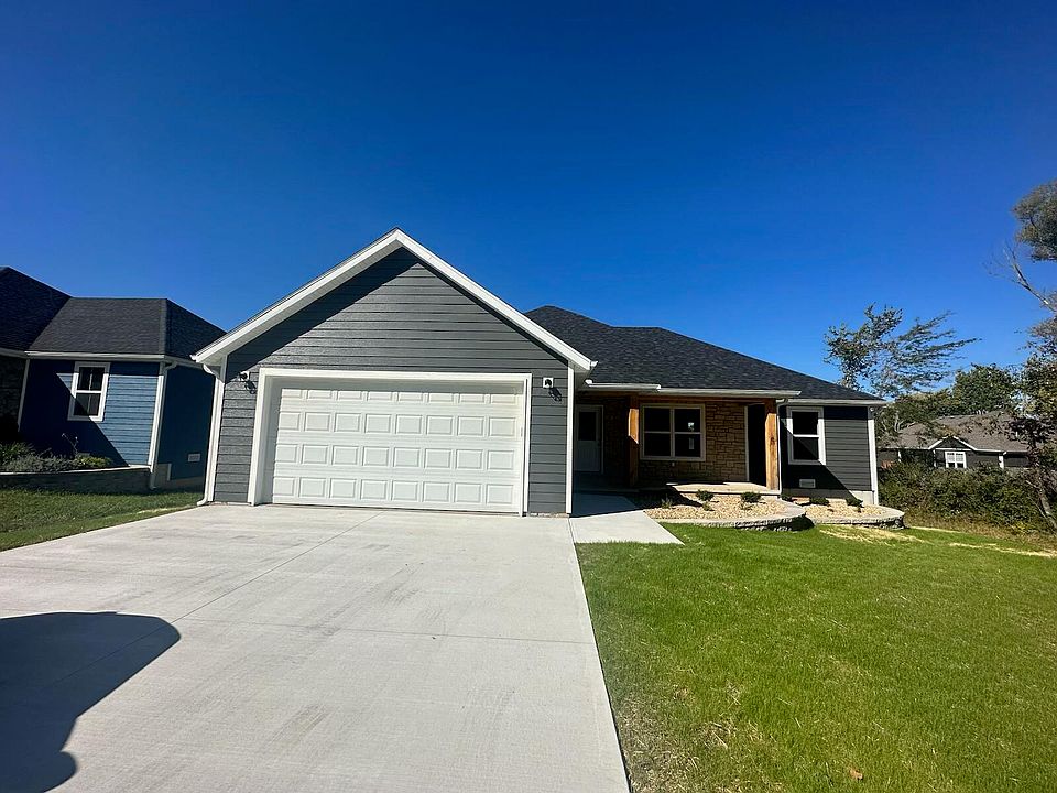 2nd image of 741 S Elm Road