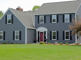 120 Hickory Ct, Delafield, WI 53018