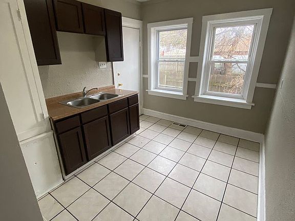 2nd image of 413-419 W Clarke St #11040093