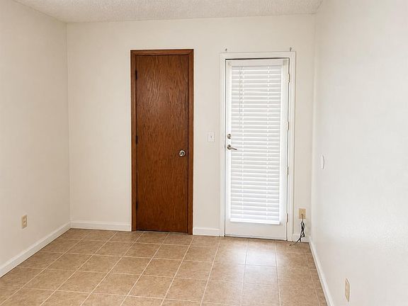 5th image of 828 NW 113th St