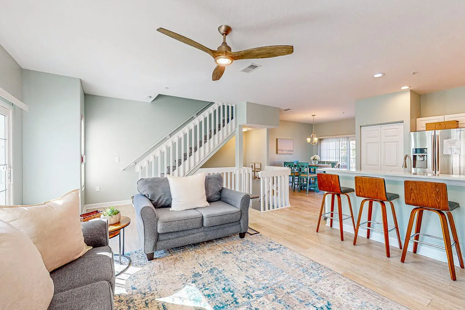 3 bed, 2.0 bath, 1517 sqft, $5,886 — Photo 3