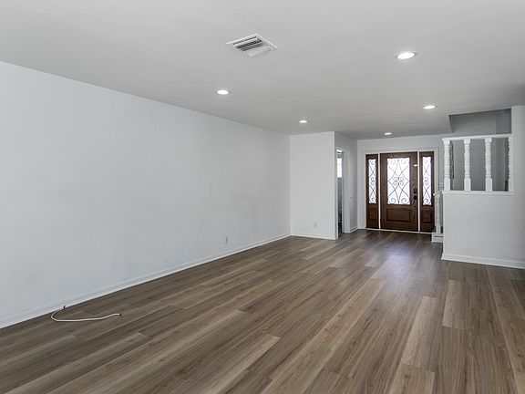 4th image of 18833 Hatteras St Unit 109